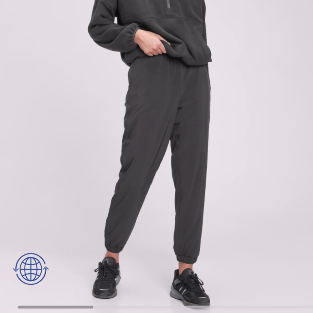 NWT GapFit Runaround Jogger